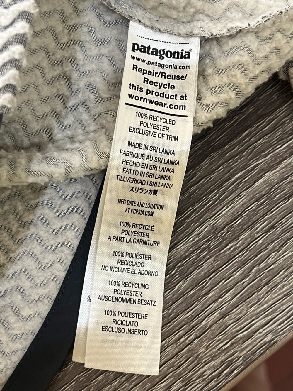 Patagonia R1 Air Full Zip Hoodie Size Medium - Picture 11 of 11